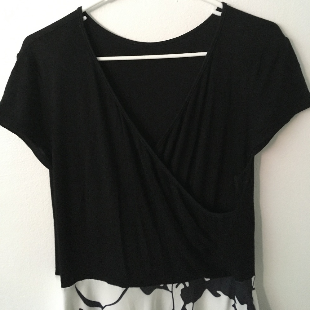 V-shape dress - Picture 2 of 2